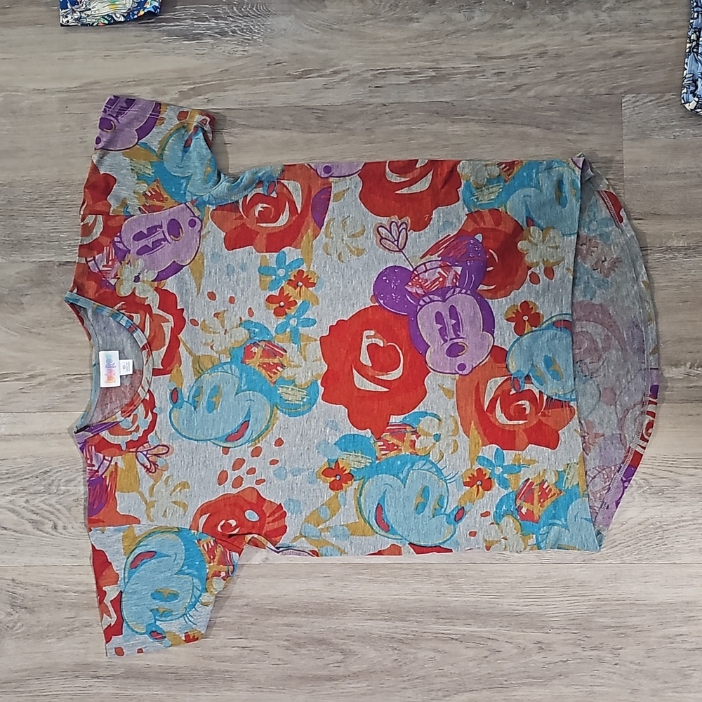 Disney top Never worn
